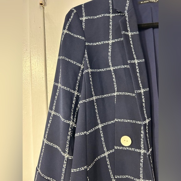 Urban Outfitters Women's Navy and White Padded Blazer (Brand New) - Picture 11 of 15